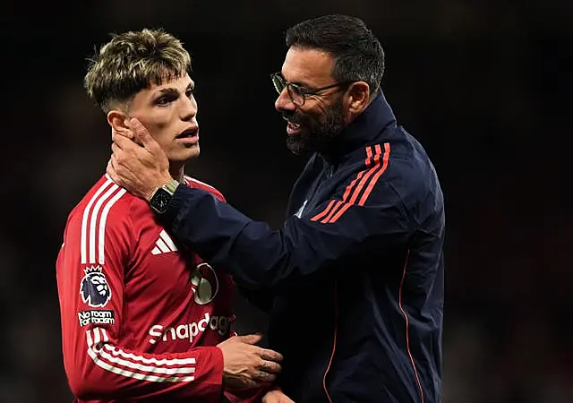 Alejandro Garnacho and coach Ruud van Nistelrooy 