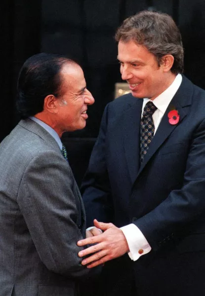 Britain’s then prime minister Tony Blair meets then Argentinian president Dr Carlos Menem (Ben Curtis/PA)