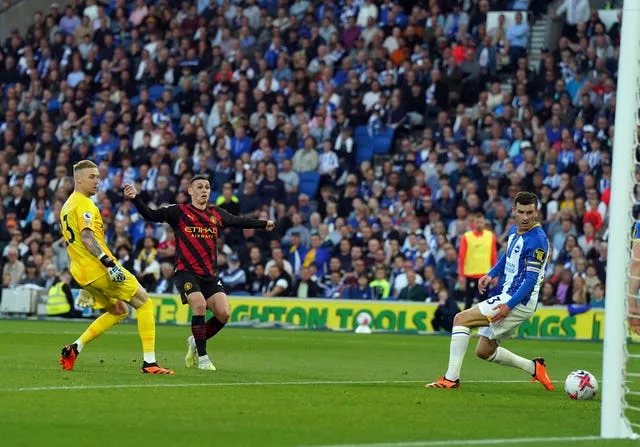 Phil Foden puts Manchester City ahead