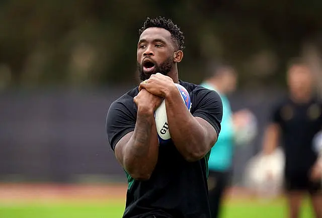 Siya Kolisi with a ball during a South Africa team run