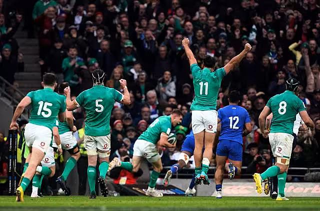 Garry Ringrose (centre) scores Ireland's fourth try