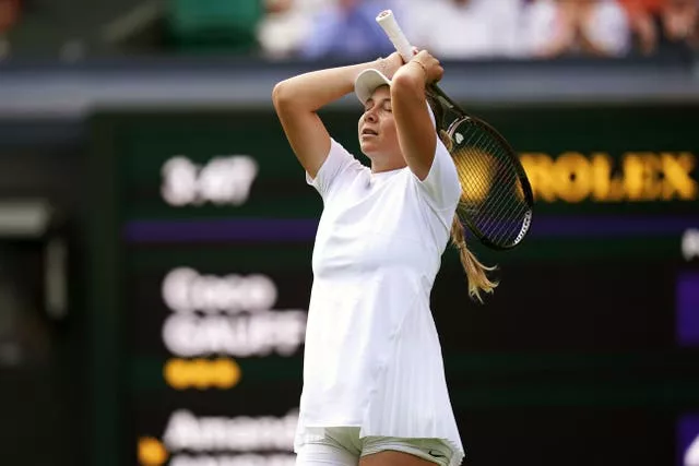 Amanda Anisimova celebrates victory 