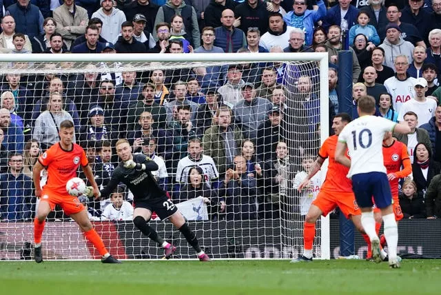 Harry Kane fires home Tottenham's winner
