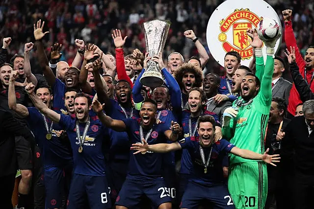 Wayne Rooney lifts the Europa League trophy in 2017