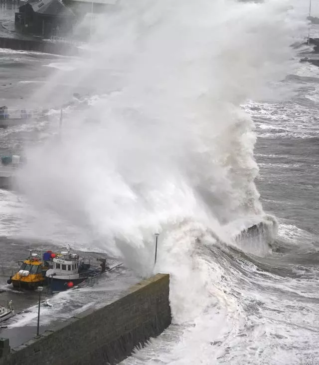 Waves hit Stonehaven harbour