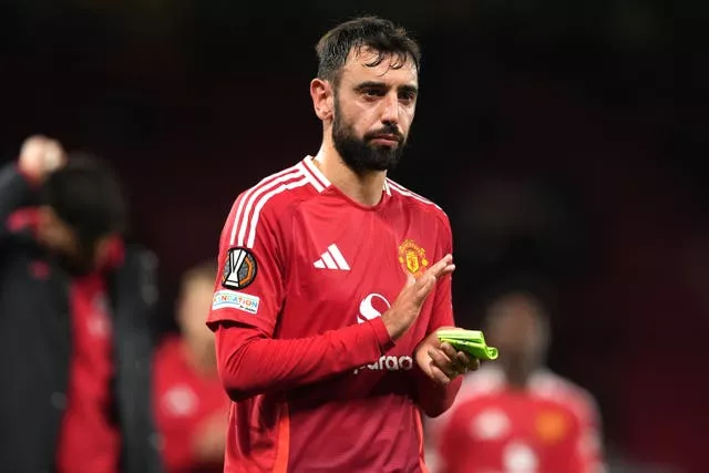 Bruno Fernandes applauds the fans 