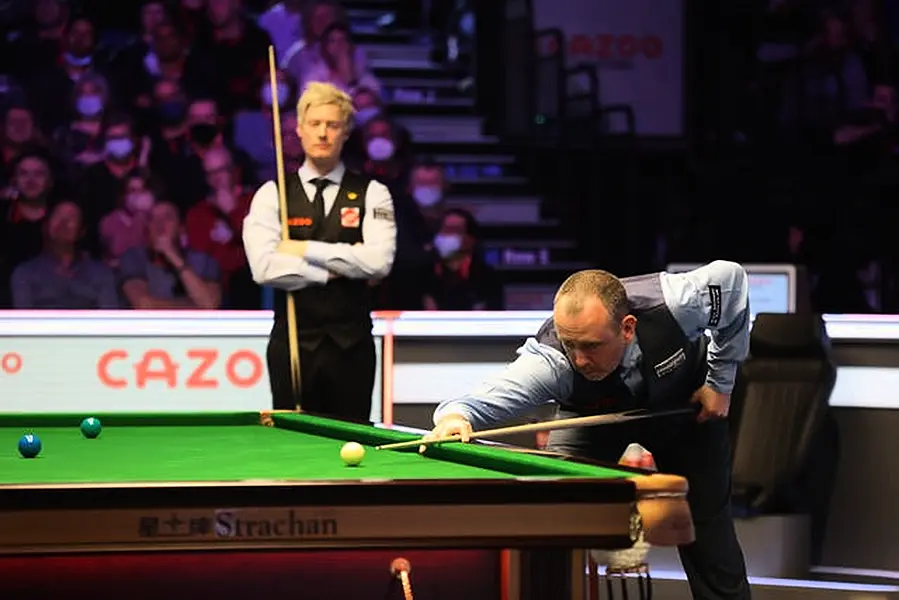 Neil Robertson (left) came from 3-1 down to beat Mark Williams 6-5 at Alexandra Palace 