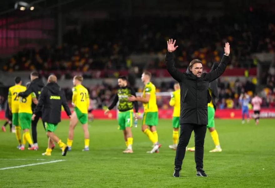 Daniel Farke salutes the fans after the win at Brentford