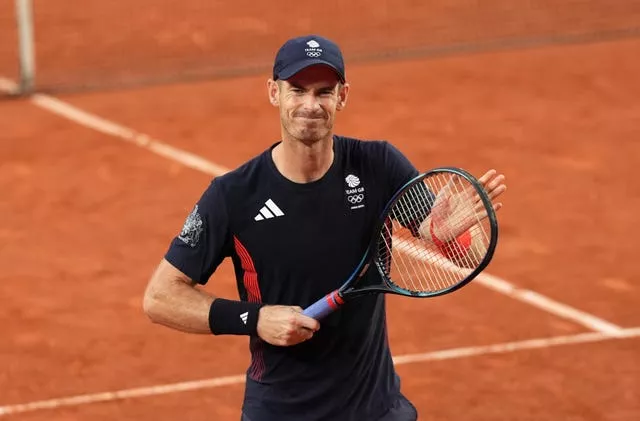 Andy Murray casts a rueful glance