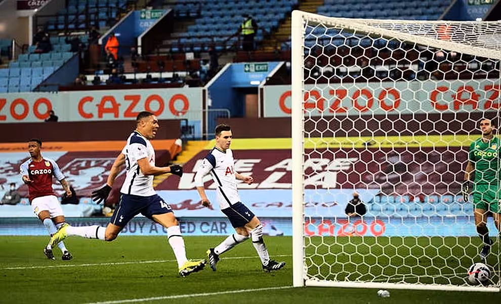 Carlos Vinicius put Tottenham ahead