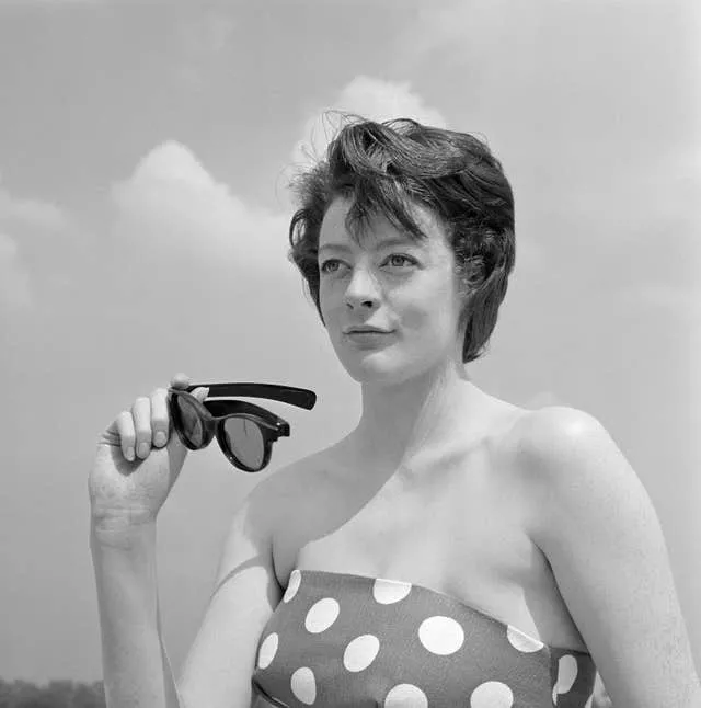 Black and white head and shoulders shot of Maggie Smith