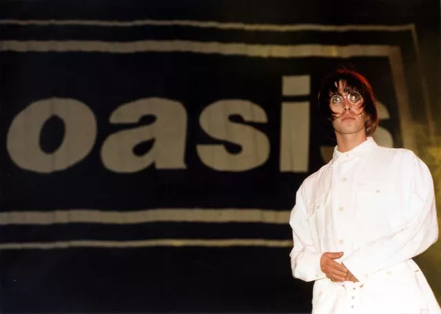 LIAM GALLAGHER ON STAGE DURING THE KNEBWORTH PARK OASIS CONCERT. (10/8/96). PA NEWS PHOTO BY STEFAN ROUSSEAU.