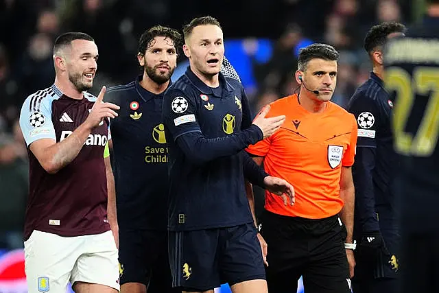 Players surround referee Jesus Gil Manzano