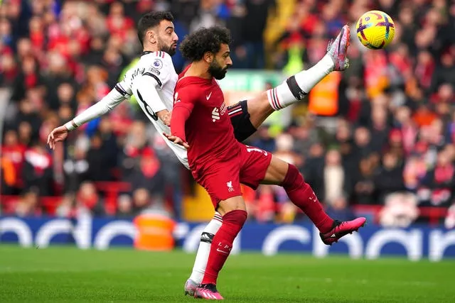 Fernandes (left) and Liverpool’s Mohamed Salah battle for the ball (Peter Byrne/PA)