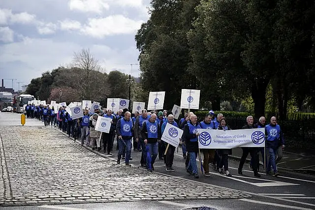 Garda roster system protest