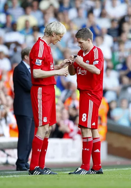 Steven Gerrard and Sami Hyypia exchange the captain's armband