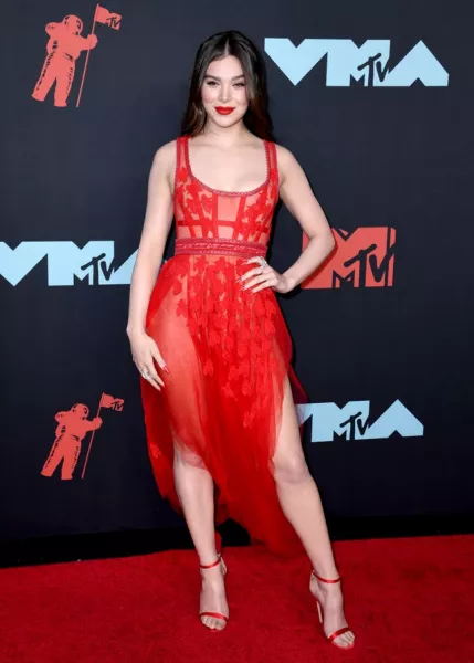 Hailee Steinfeld attending the MTV Video Music Awards 2019