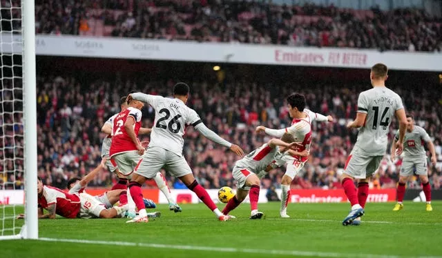 Takehiro Tomiyasu scores Arsenal's fifth 