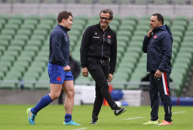 France's Antoine Dupont (left) with head coach Fabien Galthie (centre) during training