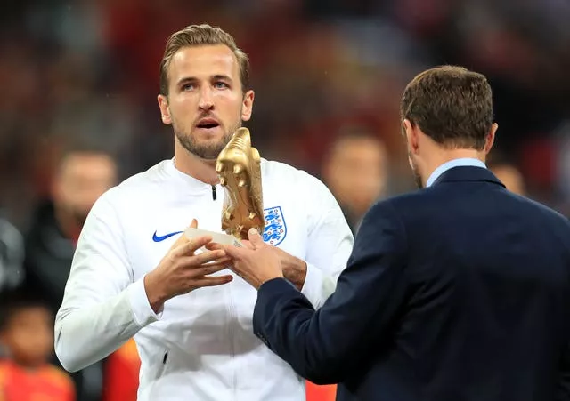 England Manager Gareth Southgate (right) presents Harry Kane (left) with the golden boot award for the 2018 FIFA World Cup