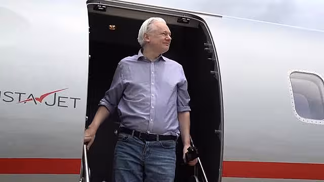 Julian Assange at the plane door