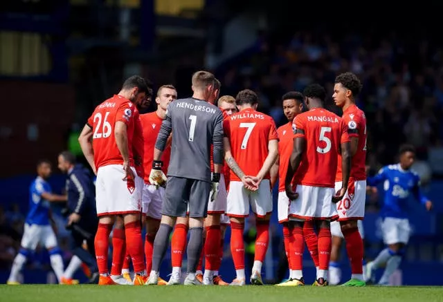 Nottingham Forest huddle before their game at Everton