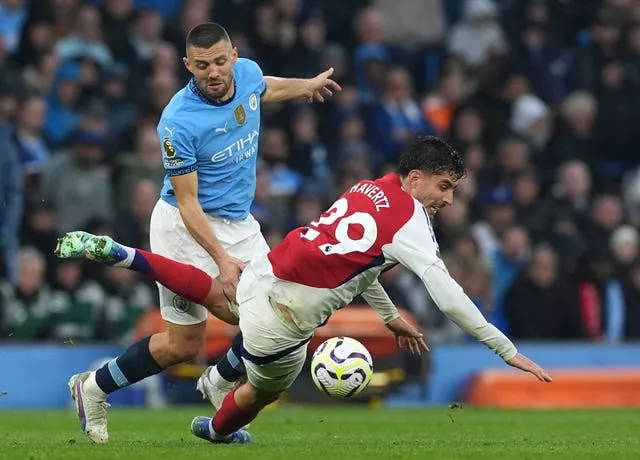 Manchester City’s Mateo Kovacic and Arsenal’s Kai Havertz battle for the ball