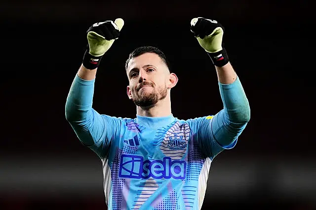 Martin Dubravka puts both thumbs up to the Newcastle fans