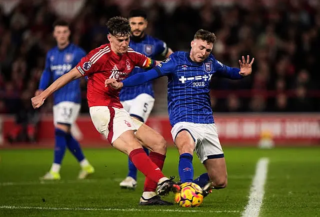 Nottingham Forest’s Ryan Yates, left, and Ipswich’s Jack Taylor battle for the ball