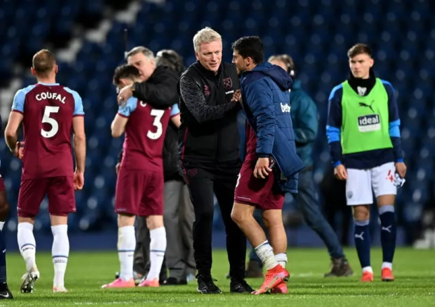 David Moyes greets Pablo Fornals