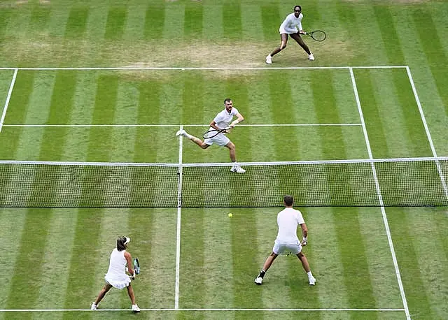 Jamie Murray and Venus Williams on their way to victory