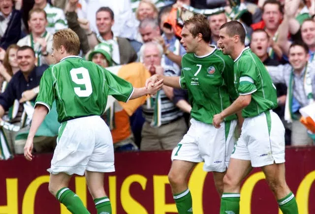 Republic of Ireland captain Roy Keane (right) and Damien Duff (left) congratulate Jason McAteer on his World Cup qualifier winner against the Netherlands