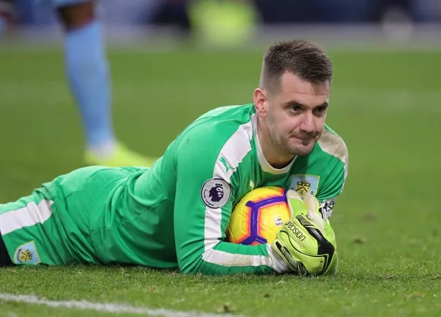 Goalkeepers will be allowed to hold onto the ball for eight seconds in lower-level competitions that take part in a new trial approved by the IFAB