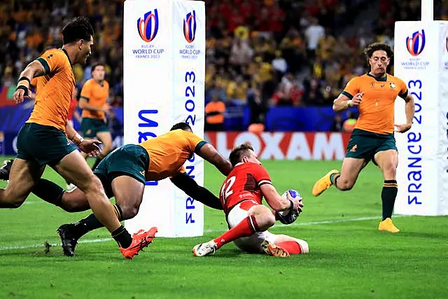 Nick Tompkins scores a try as Wales romp to victory