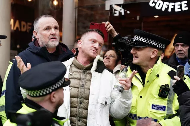 Tommy Robinson sprayed by police during arrest at march against ...