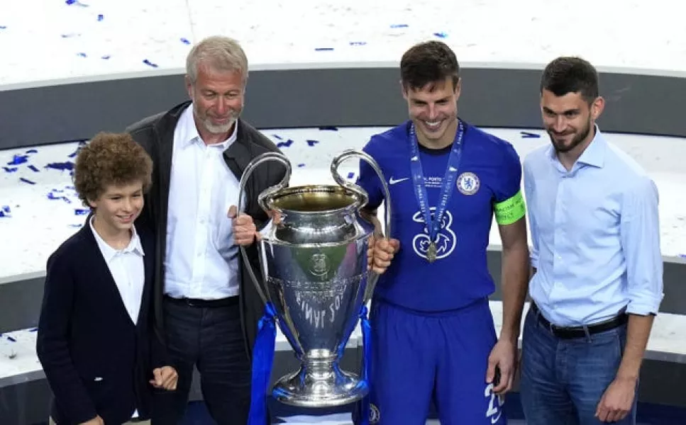 Roman Abramovich, second left, and Chelsea captain Cesar Azpilicueta hold last season's Champions League trophy