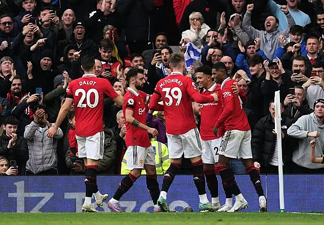 Manchester United overcame a tricky start to beat Leicester 