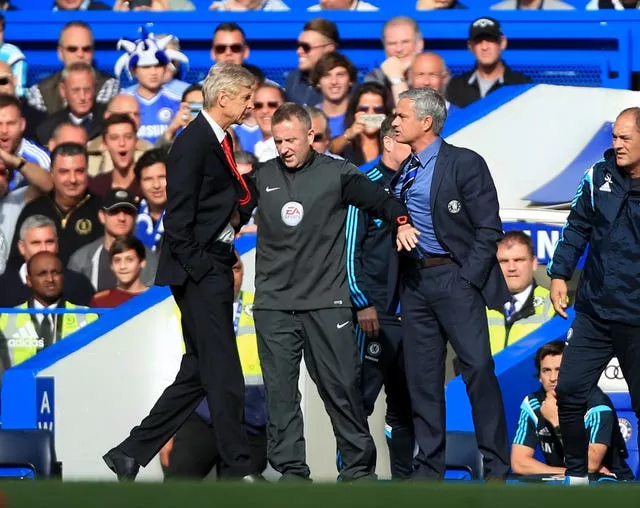 Jose Mourinho and Arsene Wenger argue in 2014
