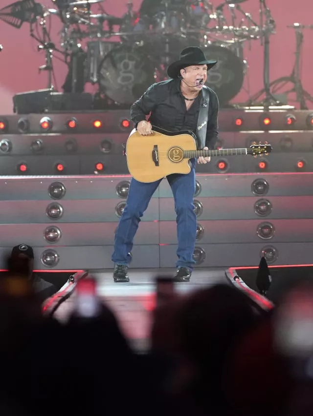 Garth Brooks in concert