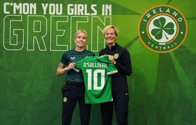 O'Sullivan, pictured here with manager Vera Pauw, is one of 23 Girls in Green selected for the World Cup