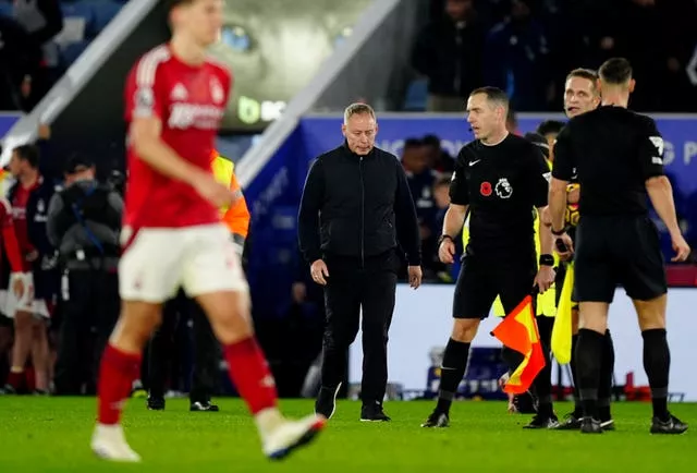 Manager Steve Cooper, centre, reacts to Leicester's defeat