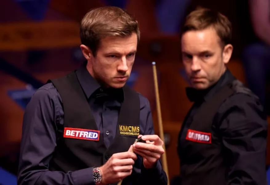 Jack Lisowski (left) in action against Ali Carter (right) at the World Championship