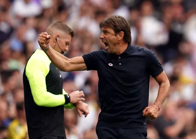 Antonio Conte celebrates the win