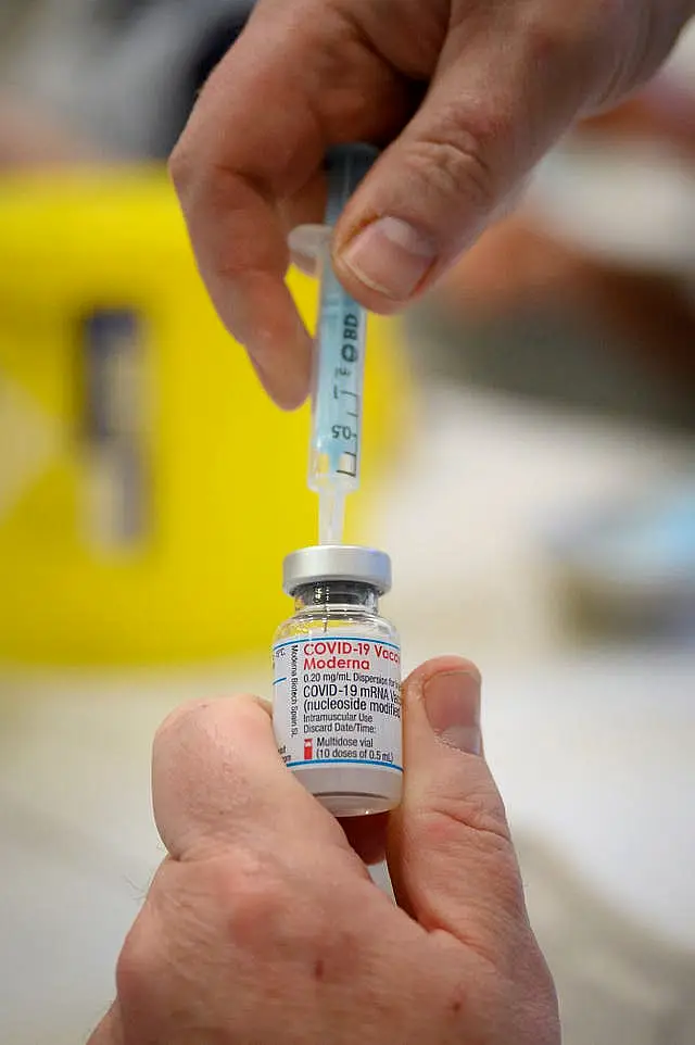 Medical staff preparing shots of the Moderna Covid-19 vaccine