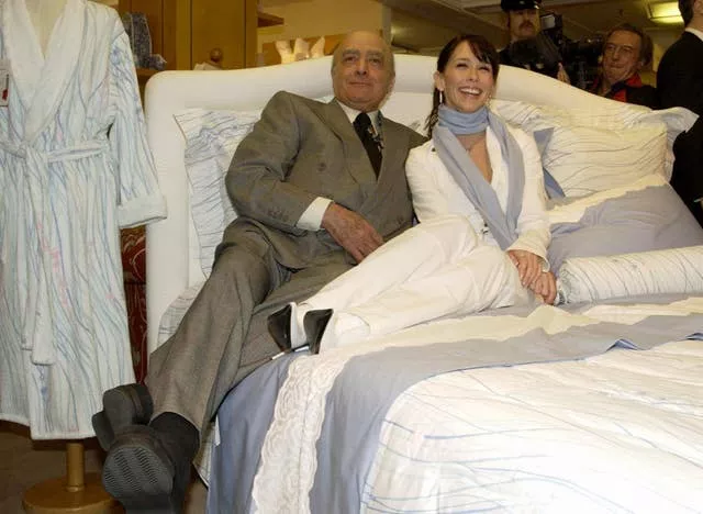With US actress Jennifer Love Hewitt during a visit to the bedroom department as part of the official opening of the store's winter sale in 2003 