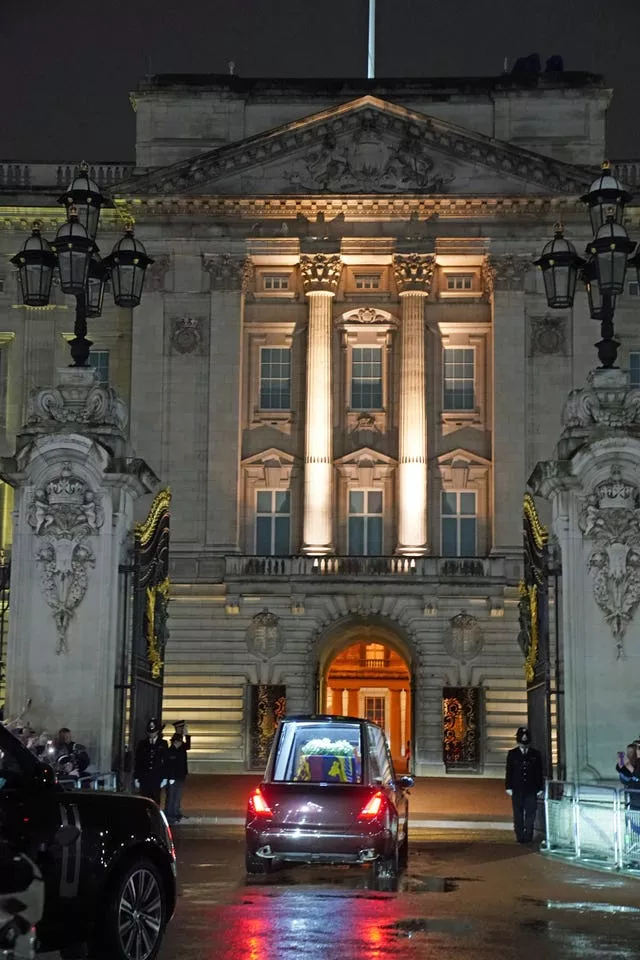 The Queen's coffin arrives at Buckingham Palace