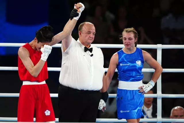 Lin Yu Ting being crowned winner