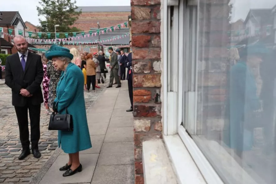 The Queen looks at the cobbles (Scott Heppell/PA)