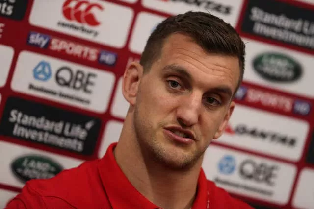 Sam Warburton has questioned the RFU's backing of England