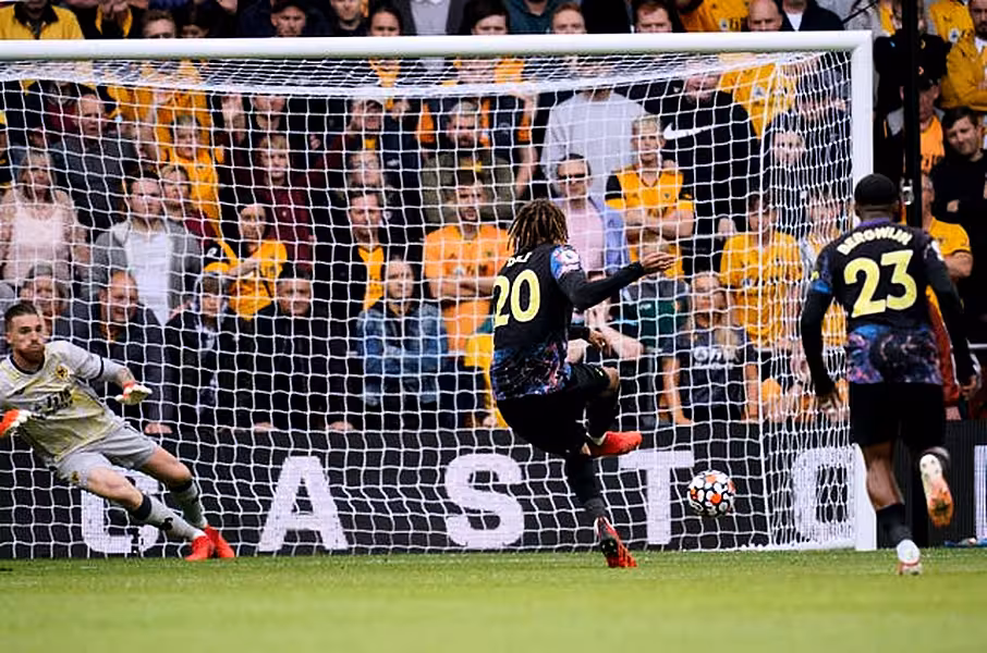 Dele Alli scores from the penalty spot